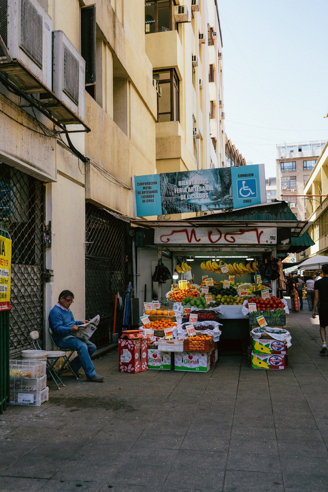 chile street market scene