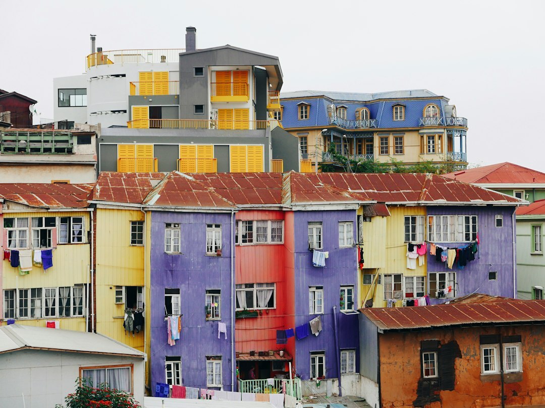 valparaiso colorful houses