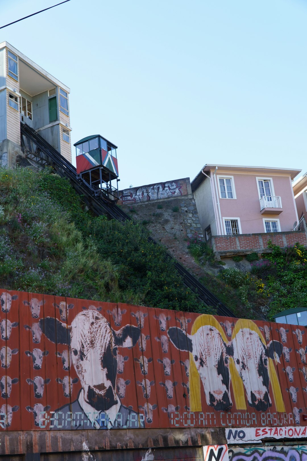 valparaiso hillside streets